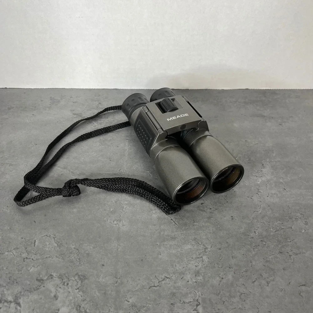 MEADE 8 X‎ 32 TRAVELVIEW Roof Prism Binoculars 311 ft /1000 yds Case Neck Strap